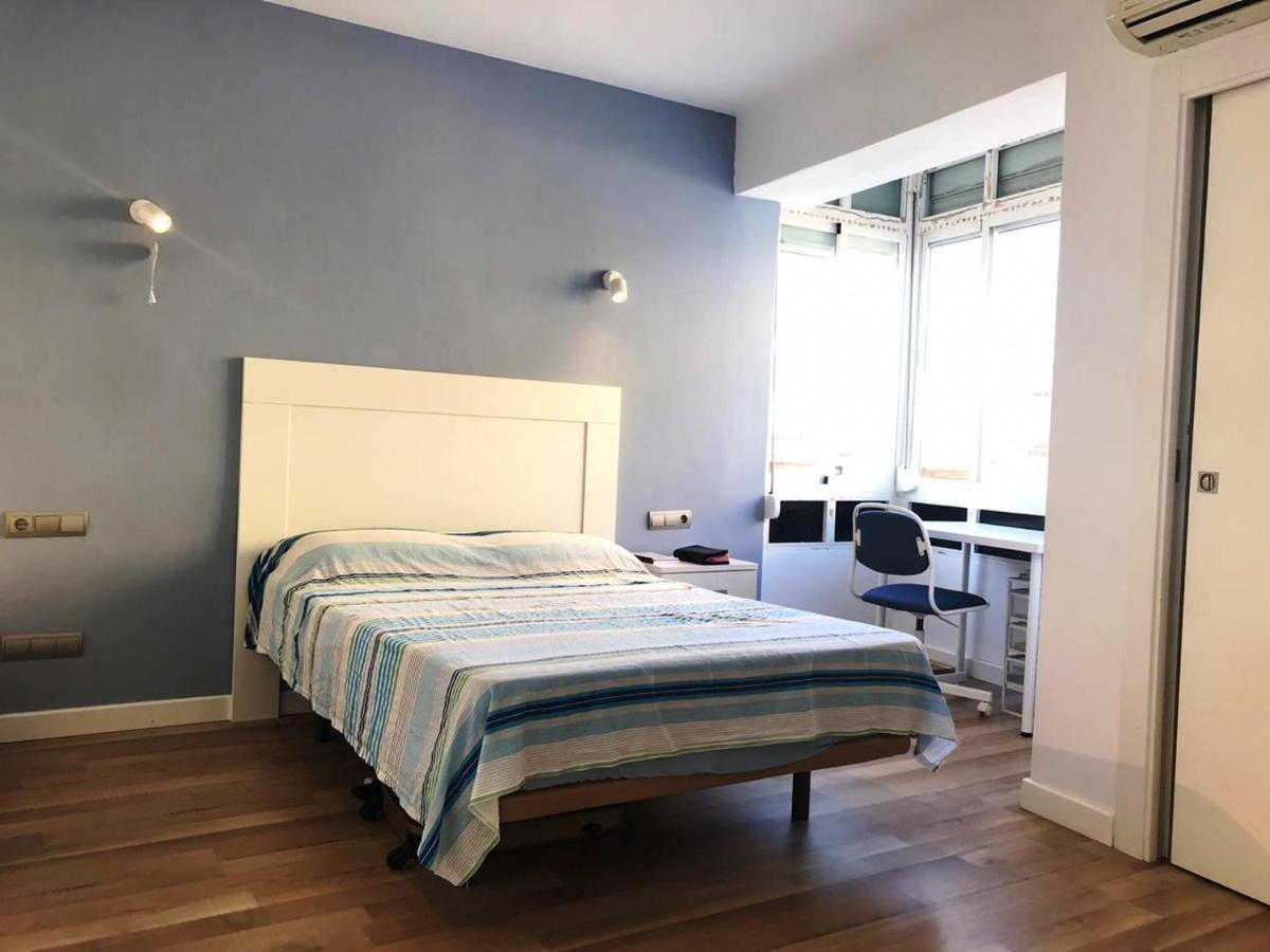 Malaga Centro - La Trinidad Apartment Luaran gambar