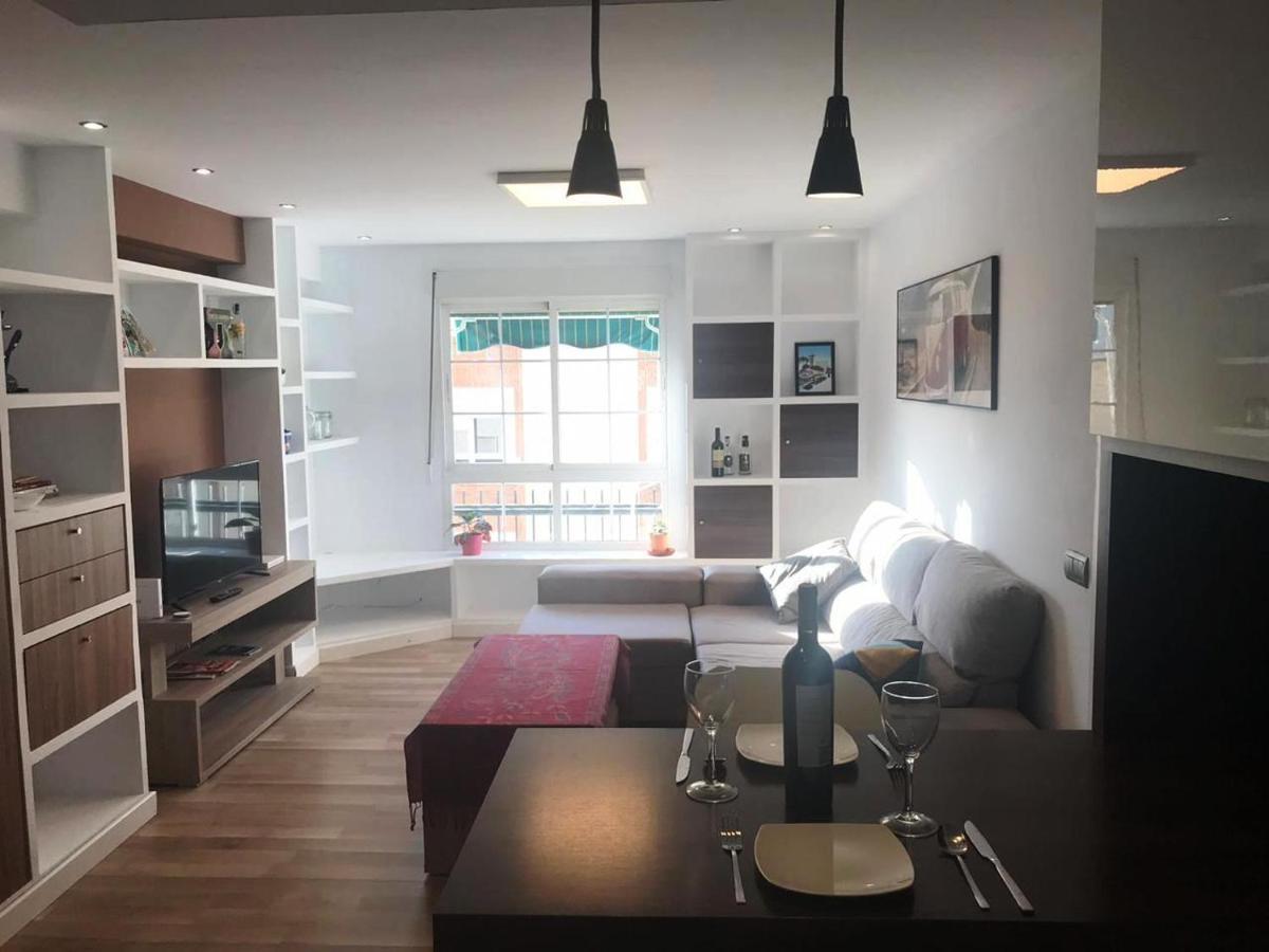 Malaga Centro - La Trinidad Apartment Luaran gambar