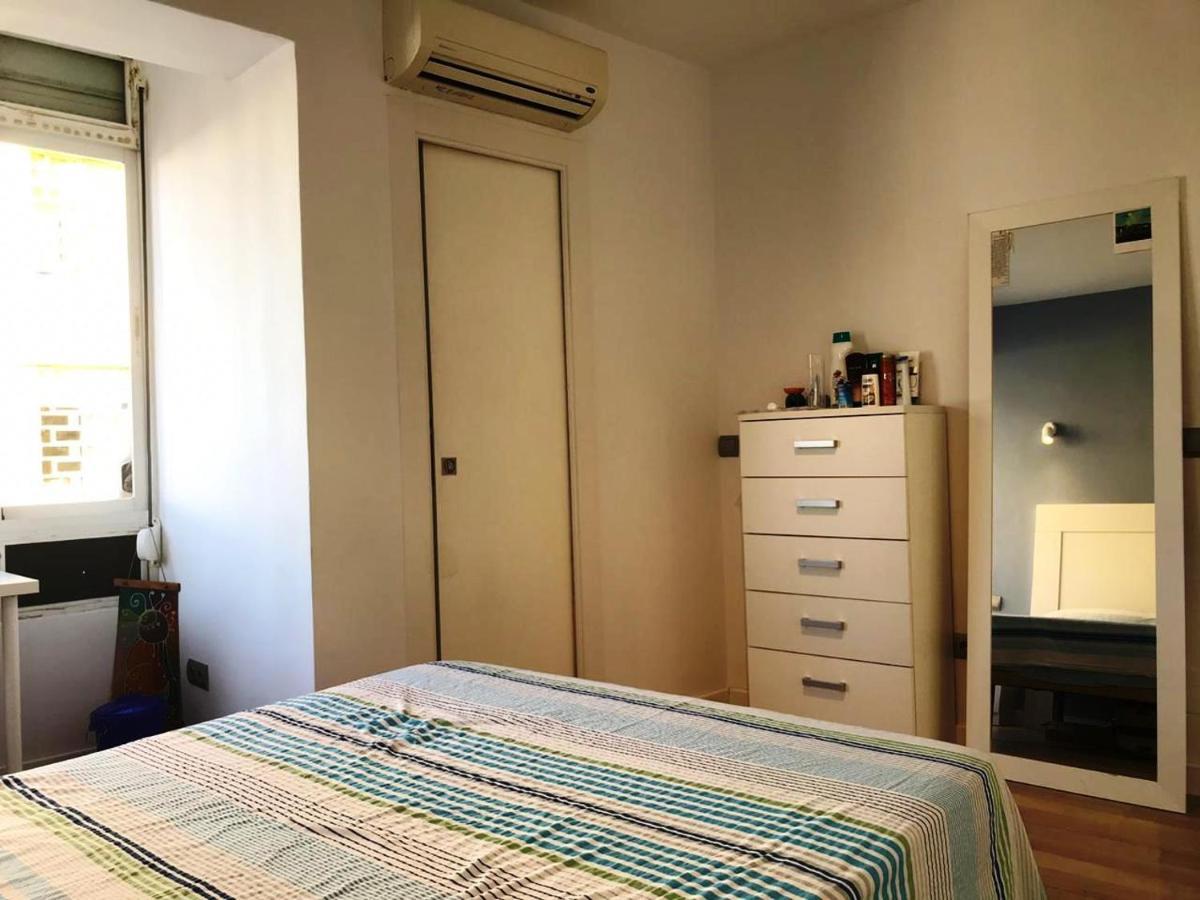 Malaga Centro - La Trinidad Apartment Luaran gambar